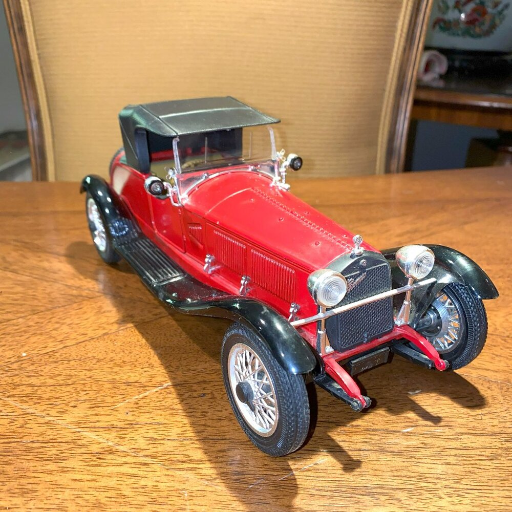 Polistil Alfa Romeo Alfetta 1750 Red Model Car 1/16 Scale